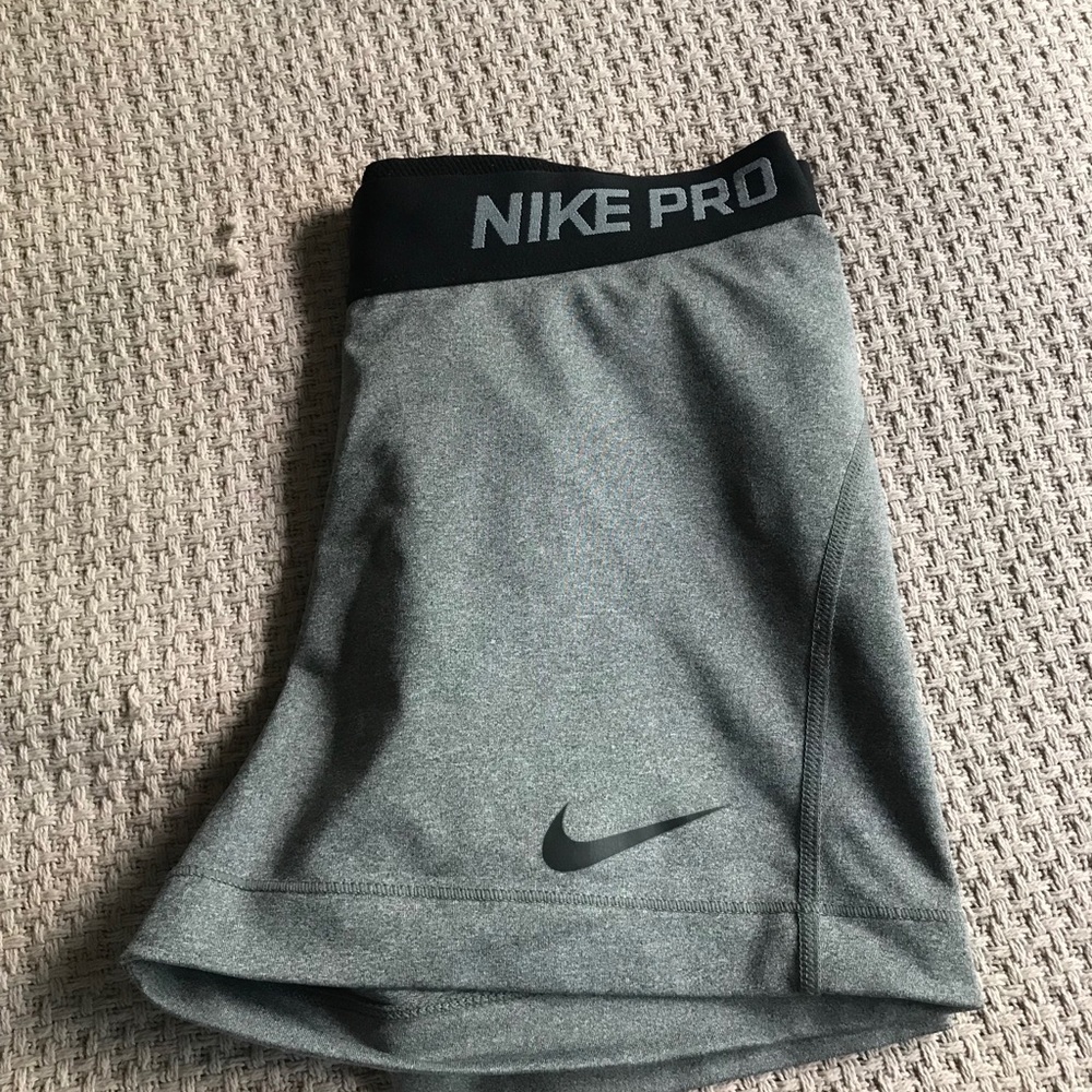Never worn Nike Pros